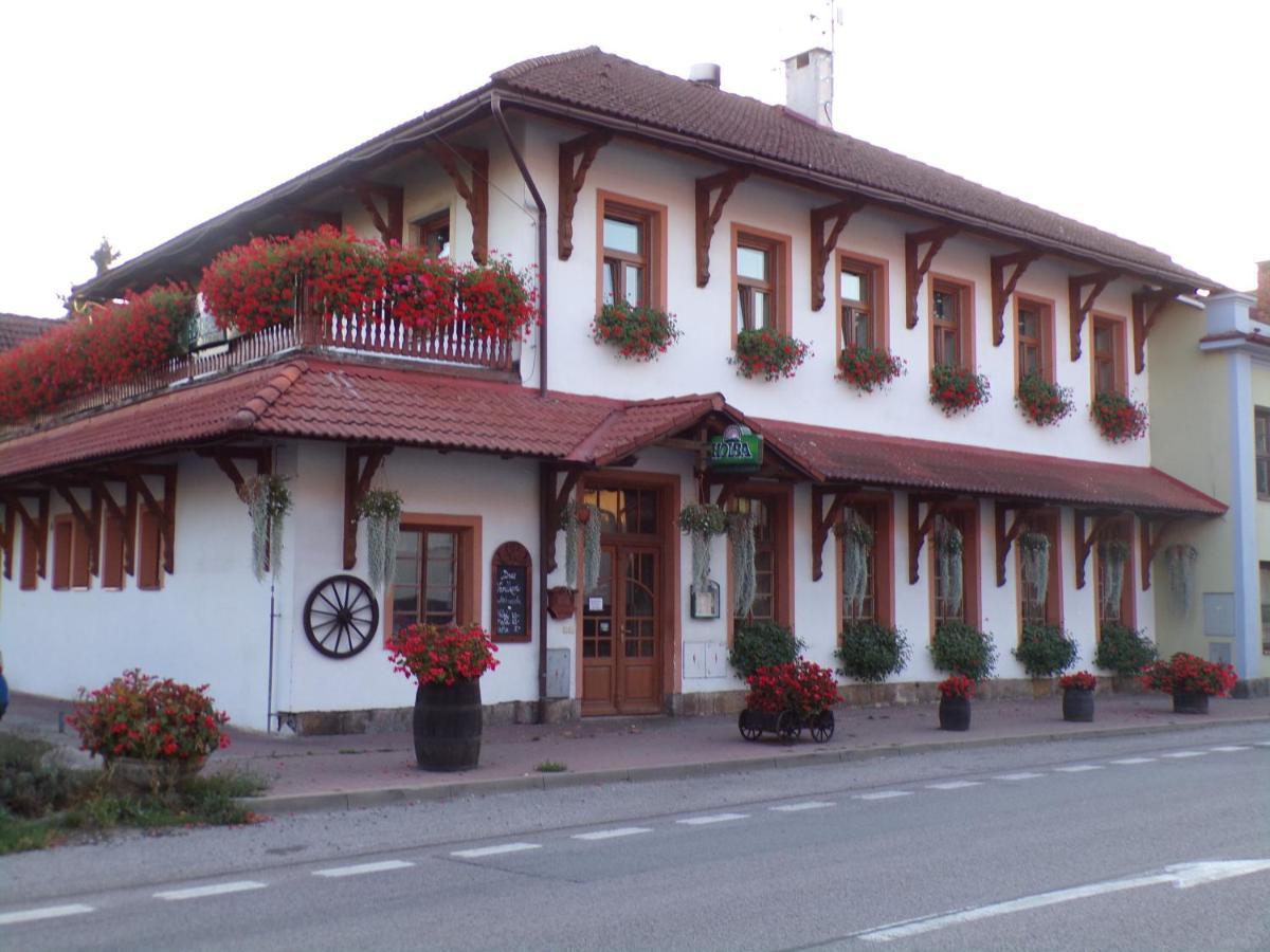 Penzion Restaurace U Helferu Libun Ngoại thất bức ảnh