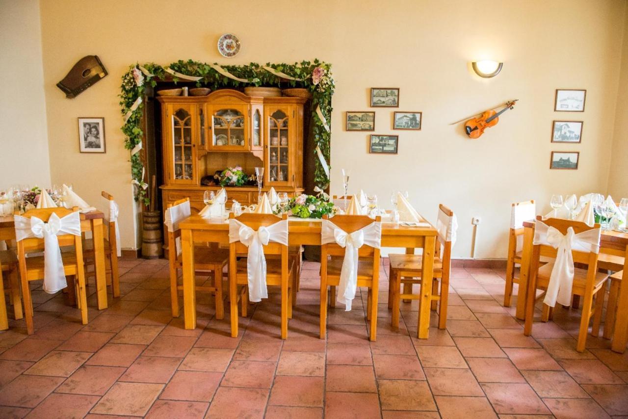 Penzion Restaurace U Helferu Libun Ngoại thất bức ảnh